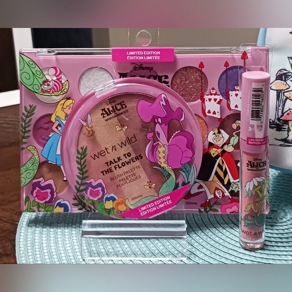 London Soho New York Disney Alice & Wonderland Makeup Bag & Wet n Wild Set of 3✨ - Picture 10 of 17